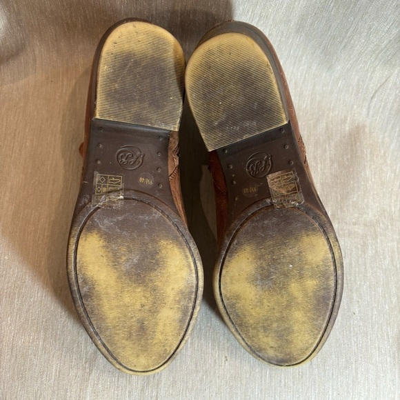 LUCKY BRAND Sz 9 Light Distressed Zipper Closure Stacked Heel Leather  Booties - Picture 9 of 10